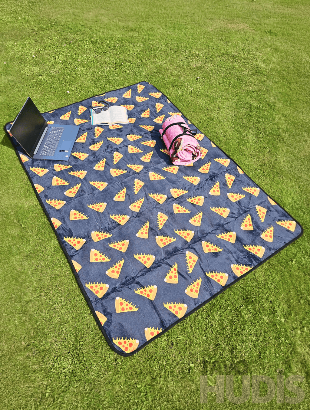 Black Pizza - Picnic Blanket