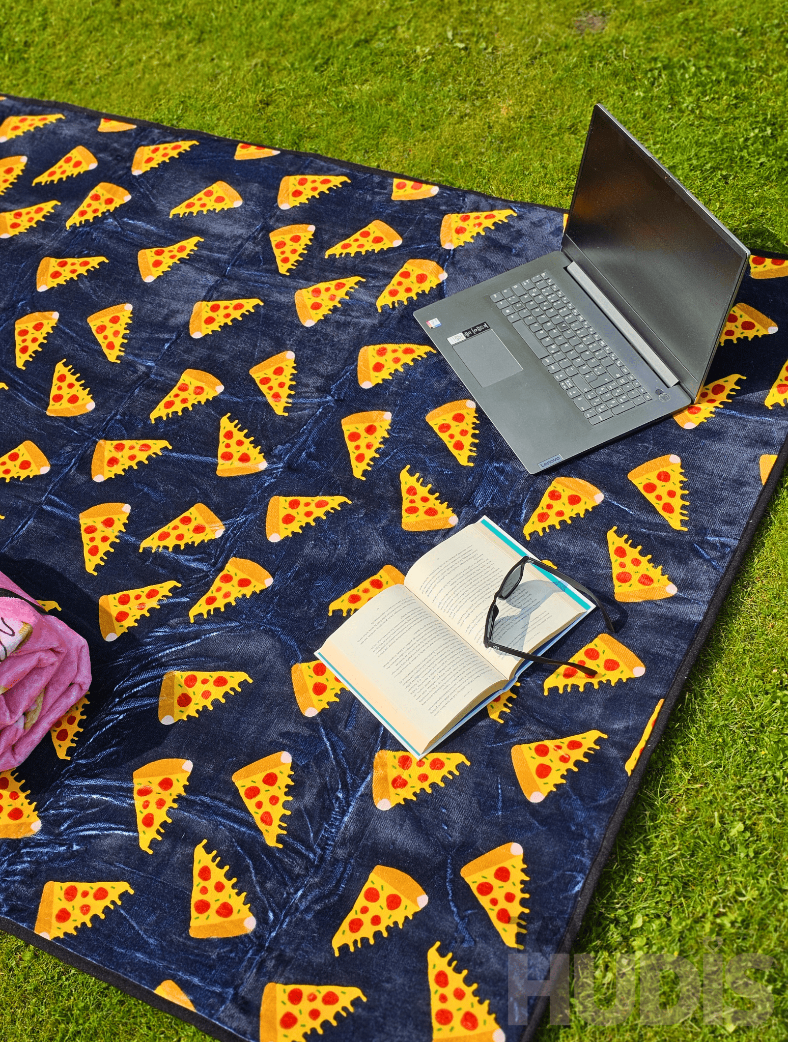 Black Pizza - Picnic Blanket